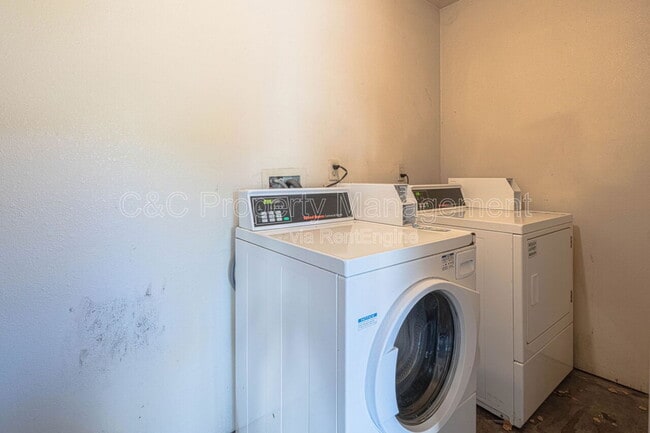 Building Photo - 15 Dolores Ave