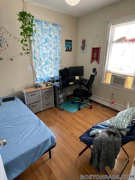 Building Photo - 1124 Cambridge St