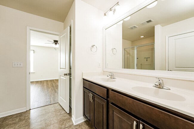 Building Photo - Beautifully Maintained 3 Bed 2.5 Bath Home in Sophia Landing
