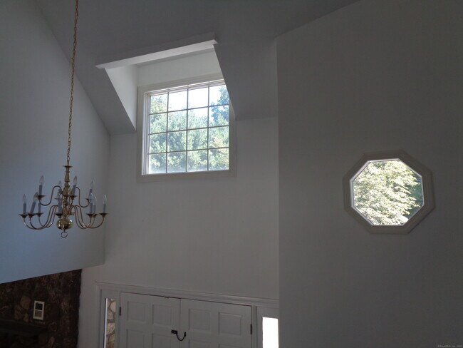 Building Photo - 531 Hollow Tree Ridge Rd