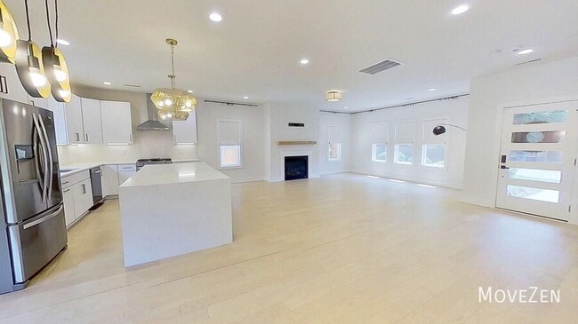 Building Photo - 5018 Double Lakes Dr