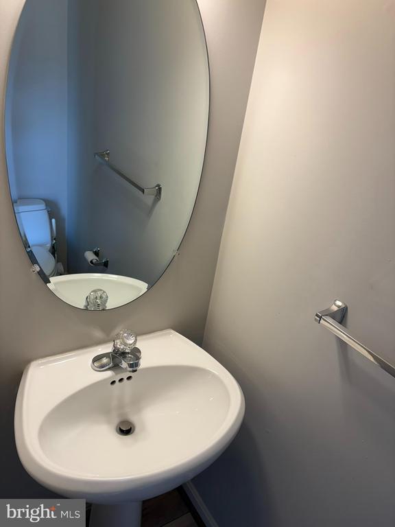 Building Photo - 506 Summervale Ct