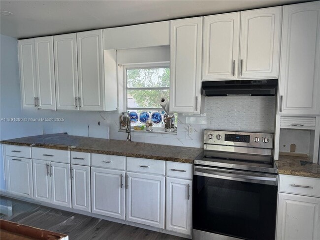 Building Photo - 174 Corrine Pl