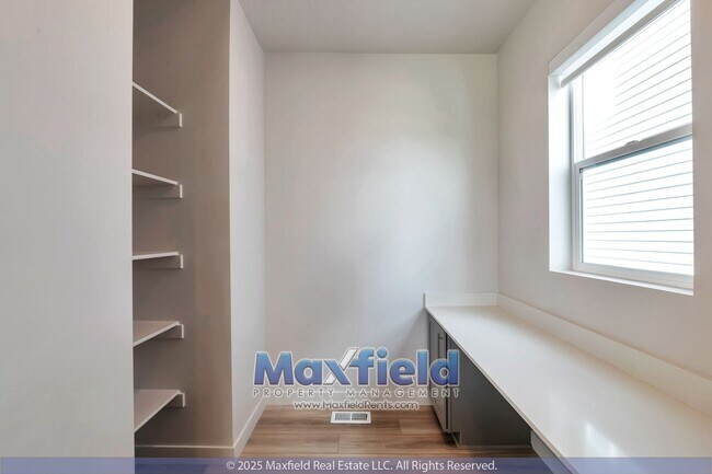 Building Photo - Saratoga Springs 5BD - 3.5BTH - 2GAR