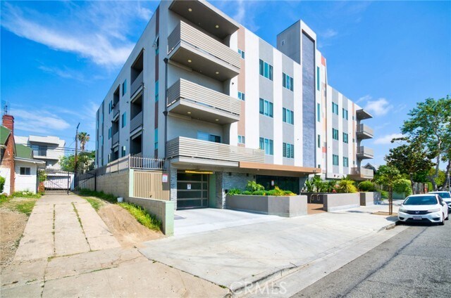 Building Photo - 820 S Wilton Pl