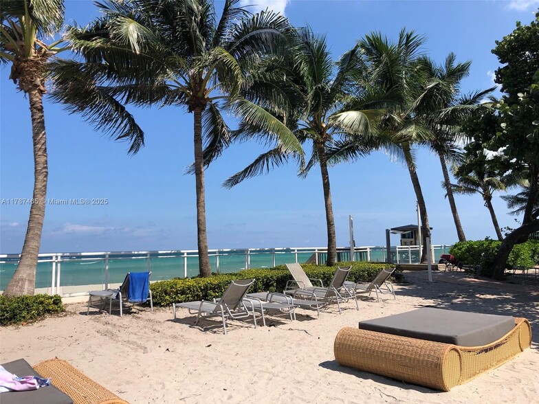 Building Photo - 3001 S Ocean Dr