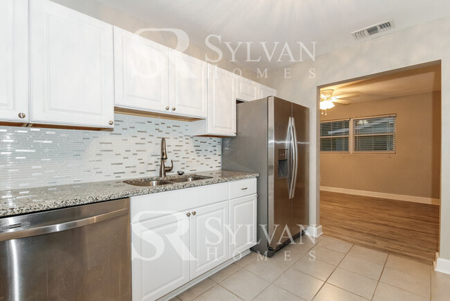 Building Photo - Spacious 3BR Home Awaits You!