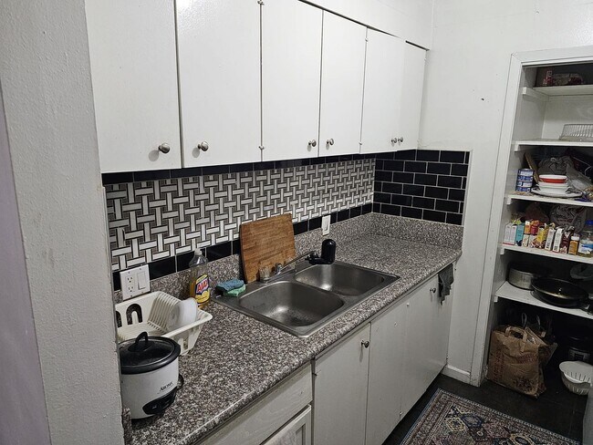 Building Photo - 68 E 200 S