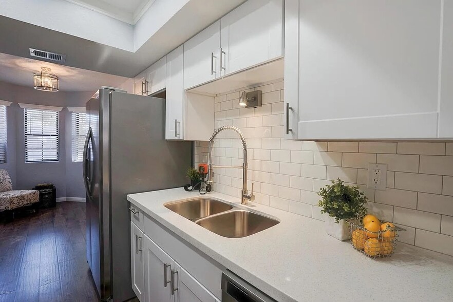 Building Photo - 5998 N 78th St
