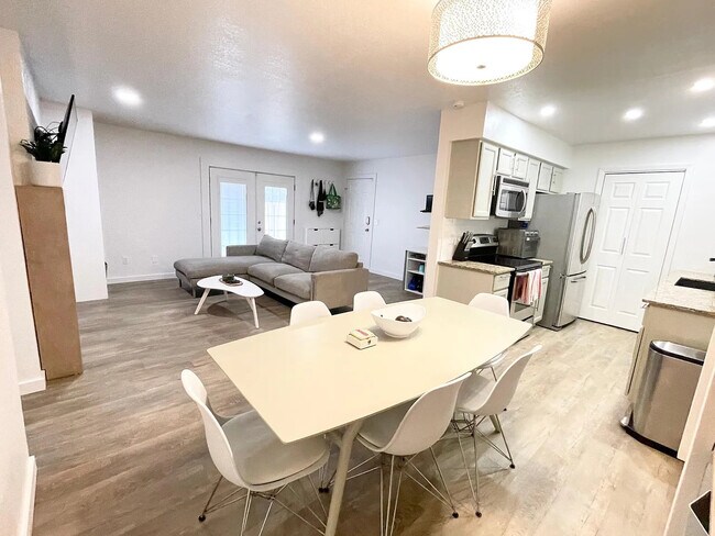 Building Photo - 4400 Hemingway Dr