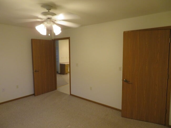 Building Photo - 584 W State St