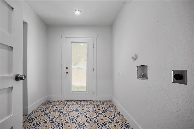Building Photo - 714 S Blanco St