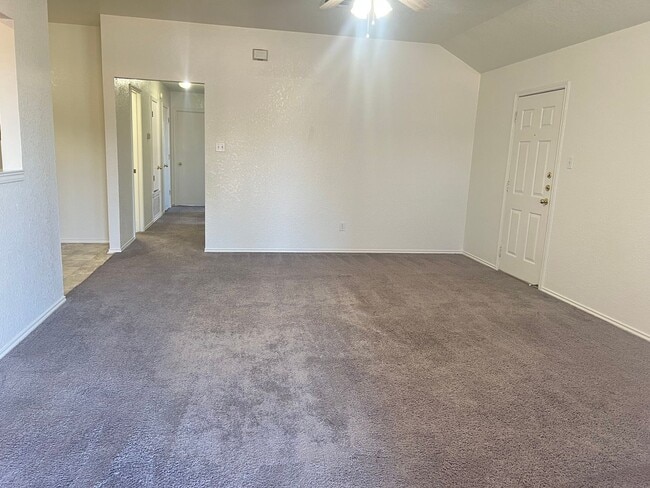 Building Photo - 2700 Edgefield St