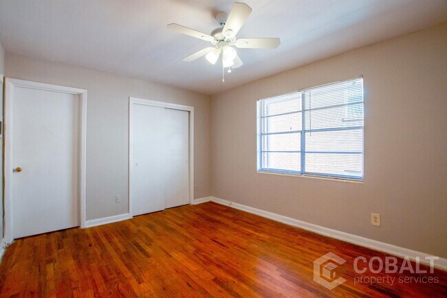 Building Photo - 896 Greenwood Ave NE