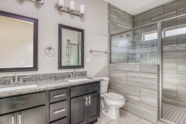 Building Photo - Eastside Beautiful 3 bed/2 baths