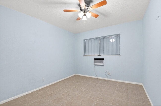 Building Photo - 510 Lake Shore Dr