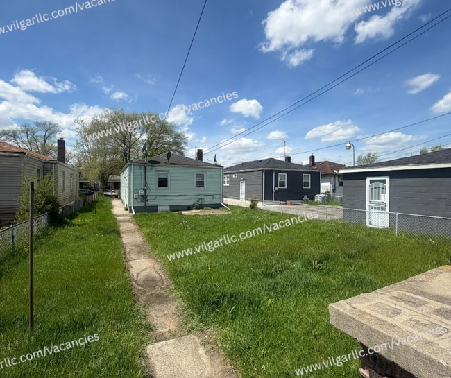 Building Photo - A cozy home ready for immediate move-in • 3 Bedrooms • 1 Full Bathroom