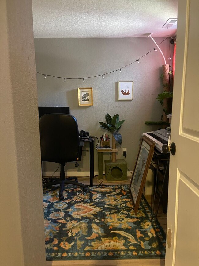 Building Photo - Updated 2 Bedroom 1 Bathroom Lower Level Apartment in Bungalow in Denver's Barnum Neighborhood