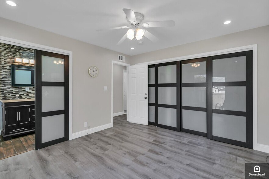 Building Photo - 402 Marylinn Dr