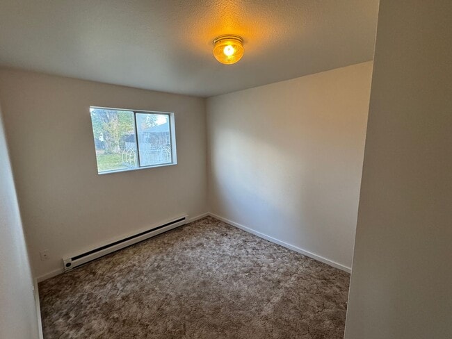 Building Photo - Relaxed Living in West Ellensburg