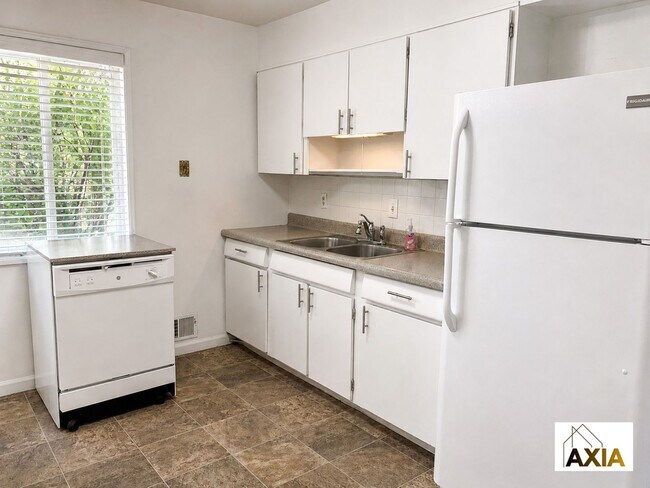 Building Photo - 205 S 39th St