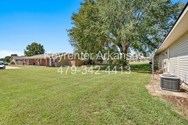 Building Photo - Newly Renovated Duplex in West Fayetteville!