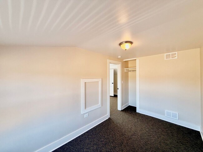 Building Photo - Charming 3 Bedroom Home for Rent!