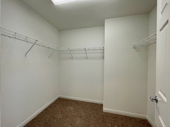 Building Photo - BEAUTIFUL 5 BED 3.5 BATH 3 FLOORS 2 CAR GARAGE SINGLE FAMILY HOME W/ LARGE LOFT & BACKYARD FOR RENT!