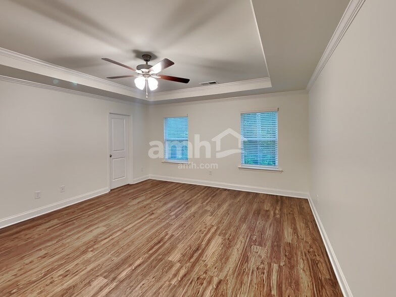 Building Photo - 574 Slew Dr
