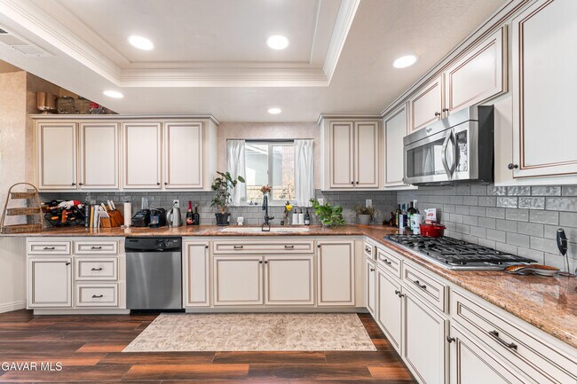 Building Photo - 5641 Hickory St