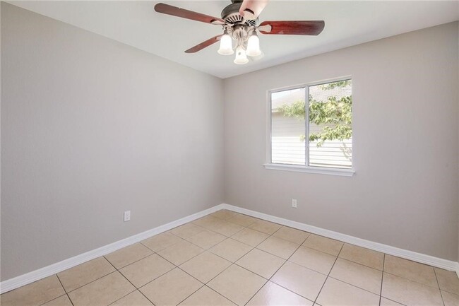 Building Photo - 1617 Diana Dr