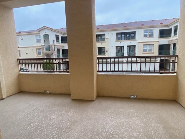 Building Photo - 1 bedroom Condo at The Phoenician w/ new carpet