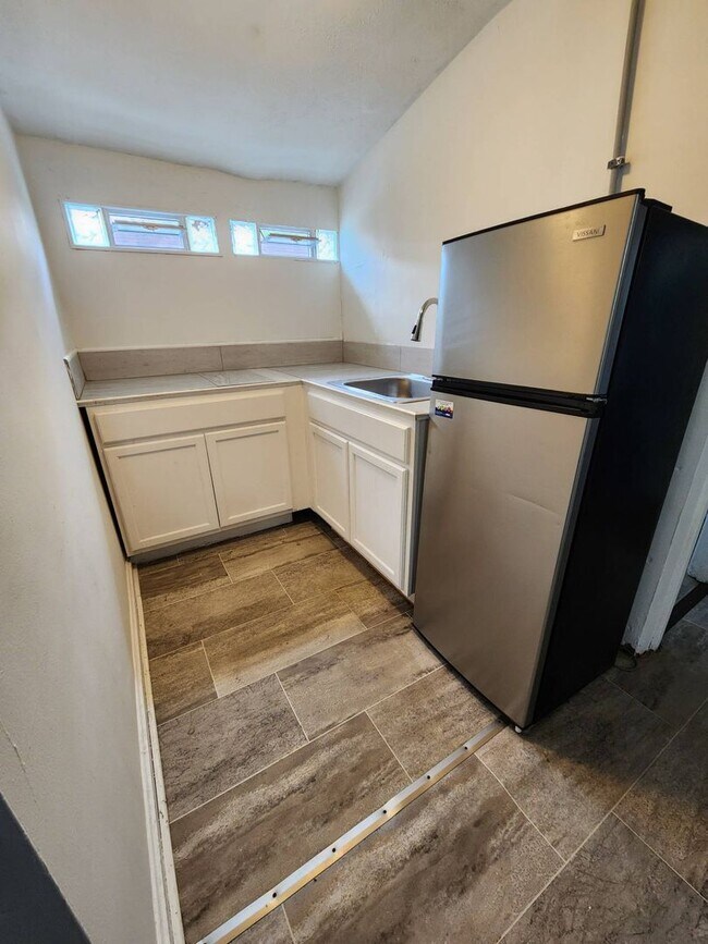 Building Photo - 3820 E.,142nd St., Cleveland, OH 44128