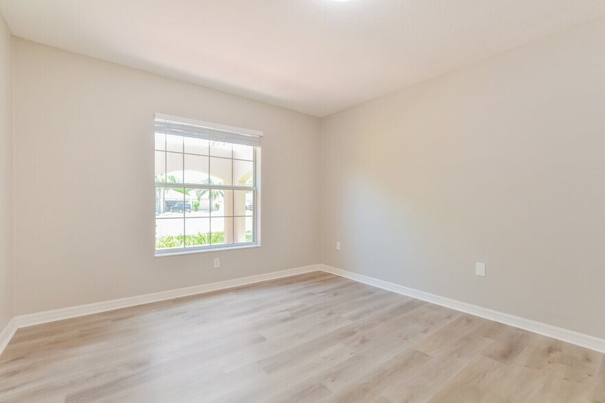 Building Photo - 11546 Lake Dr