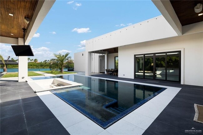 Building Photo - 43 Antigua Dr