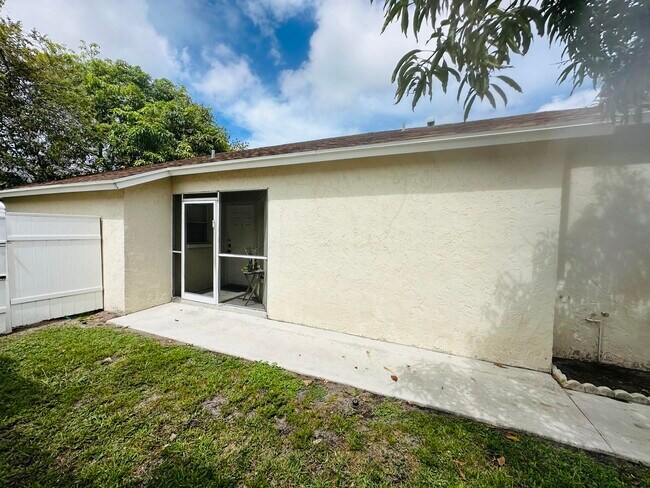 Building Photo - 5165 Foxhall Pl