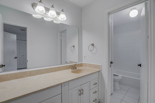 Building Photo - 5722 Shreveport Dr