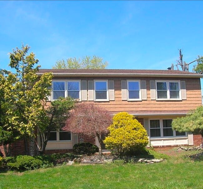 Building Photo - 15 Cardinal Ct