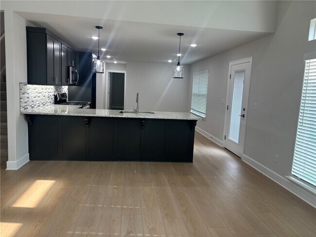 Building Photo - 3101 SW Lovely Ln