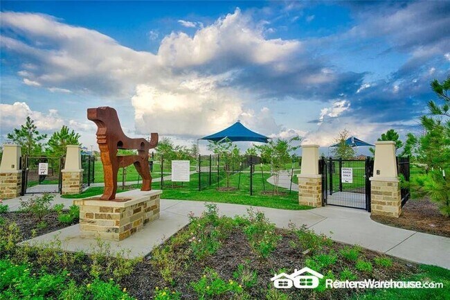 Building Photo - Stunning 3 bedroom, 2 bath in ideal location!