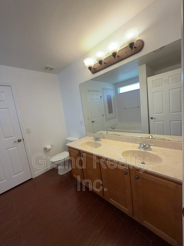 Building Photo - 4857 Makenna Cir