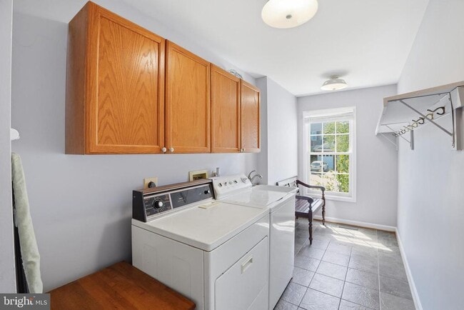 Building Photo - 14332 Cartwright Way