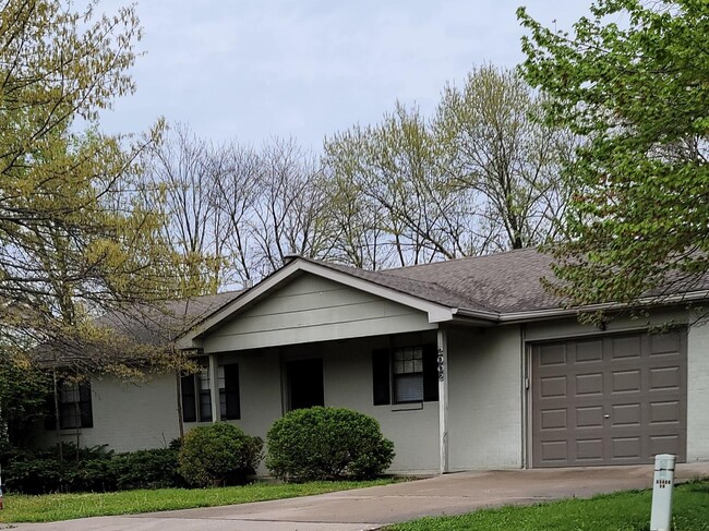 Primary Photo - 2002 Bridgewater Dr