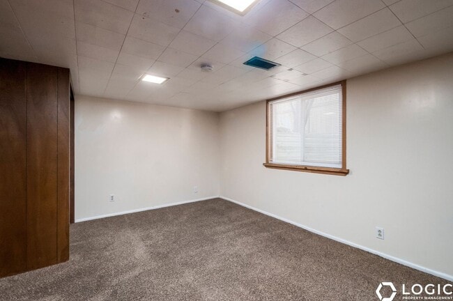 Building Photo - 811 E 50 S