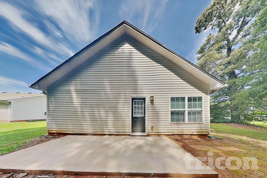 Building Photo - 613 Everlasting Way