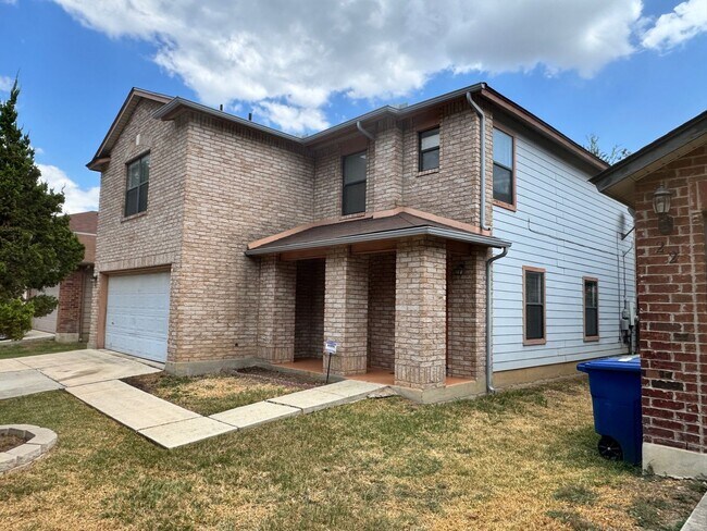 Building Photo - Spacious 3-Bedroom Home in Prime Location ...