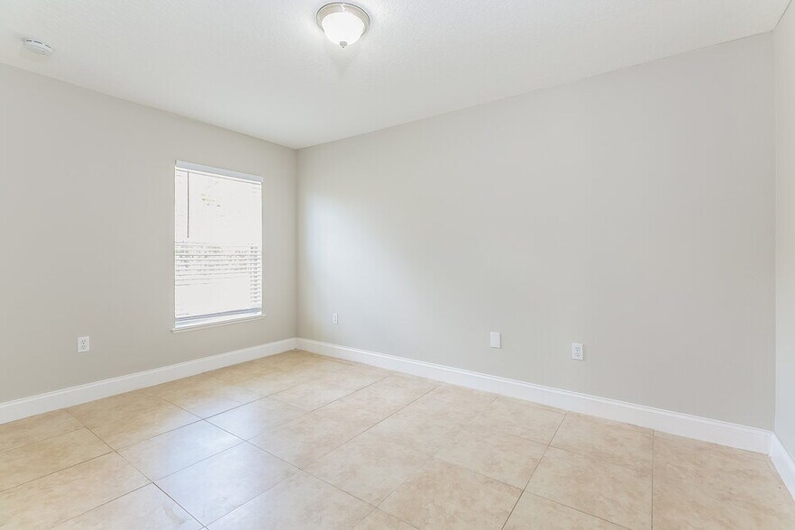 Building Photo - 588 Kilimanjaro Dr