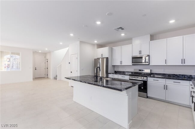 Building Photo - 2611 Aversa St