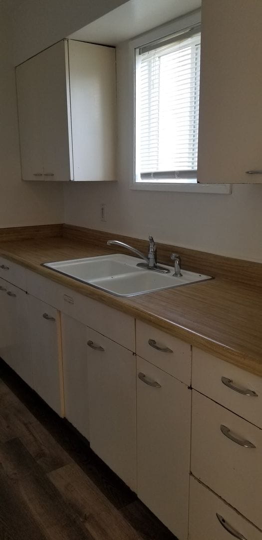 Building Photo - 1/2 OFF NOVEMBER RENT