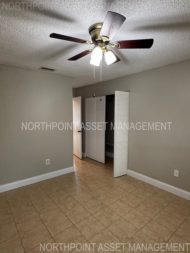 Building Photo - Stylish 2-Bed, 2-Bath Villa in the Heart o...